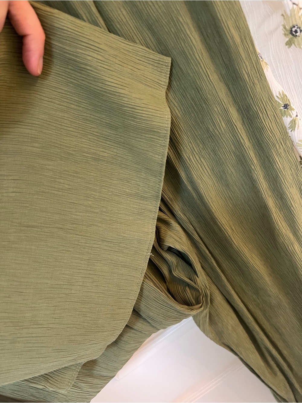 Abercrombie & Fitch Olive Green Wide-Leg Pants and matching floral top - Picture 8 of 8
